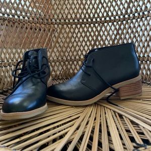 Black leather Clark’s